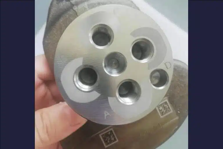 Increasing the roughness of a surface using a laser to counteract the loosening of bolts