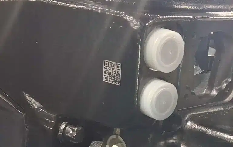 Traceability for large parts: How can laser marking replace labels?