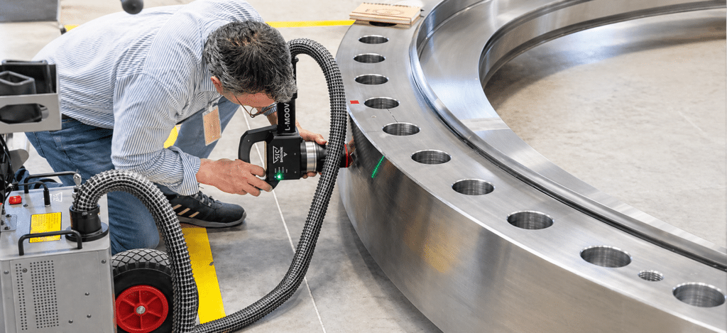 Mobile Laserbeschriftung großer und schwerer Bauteile Industrie und Produktion